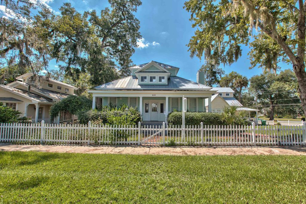 Photo of 216 N Adams Street, Quincy, FL 32351 (MLS # 385329)