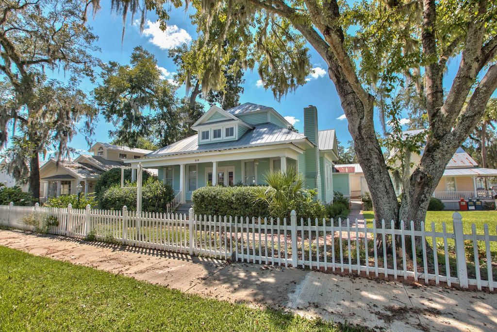 Photo of 216 N Adams Street, Quincy, FL 32351 (MLS # 385329)
