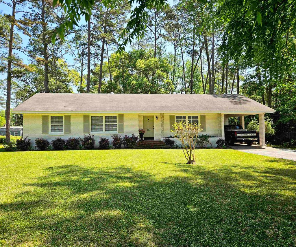 Photo of 102 Sandra Street St, Thomasville, GA 31792 (MLS # 398119)