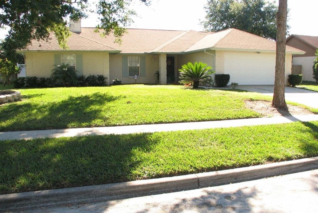 Photo of 7636 Dundas Drive, Other Florida, FL 32818 (MLS # 395768)