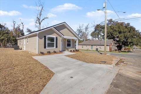 Tiny photo for 2002 Pasco Street, Tallahassee, FL 32310 (MLS # 392149)