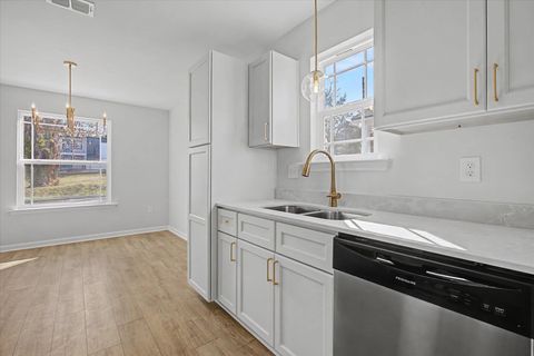 Tiny photo for 2002 Pasco Street, Tallahassee, FL 32310 (MLS # 392149)