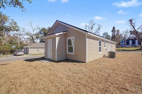 Tiny photo for 2002 Pasco Street, Tallahassee, FL 32310 (MLS # 392149)