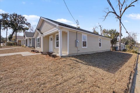 Tiny photo for 2002 Pasco Street, Tallahassee, FL 32310 (MLS # 392149)