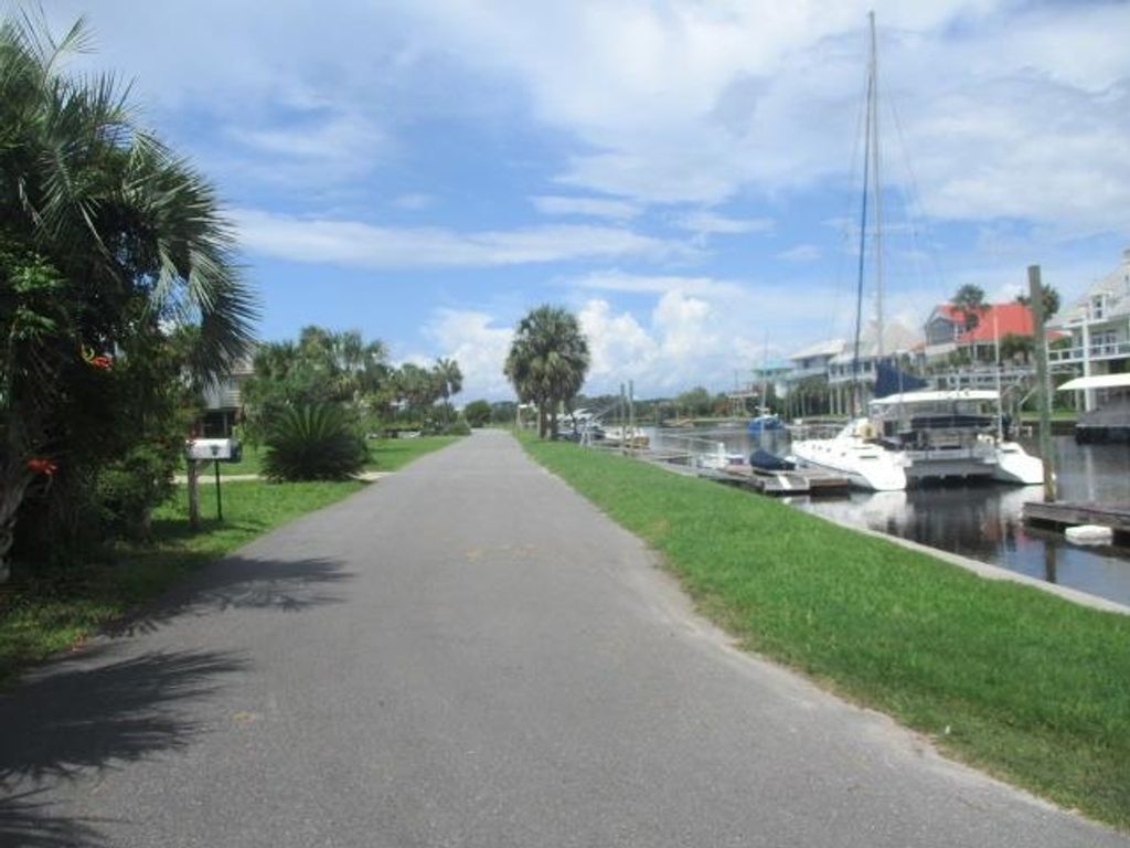 Photo of 224 Harbour Point Drive, Crawfordville, FL 32327 (MLS # 394574)