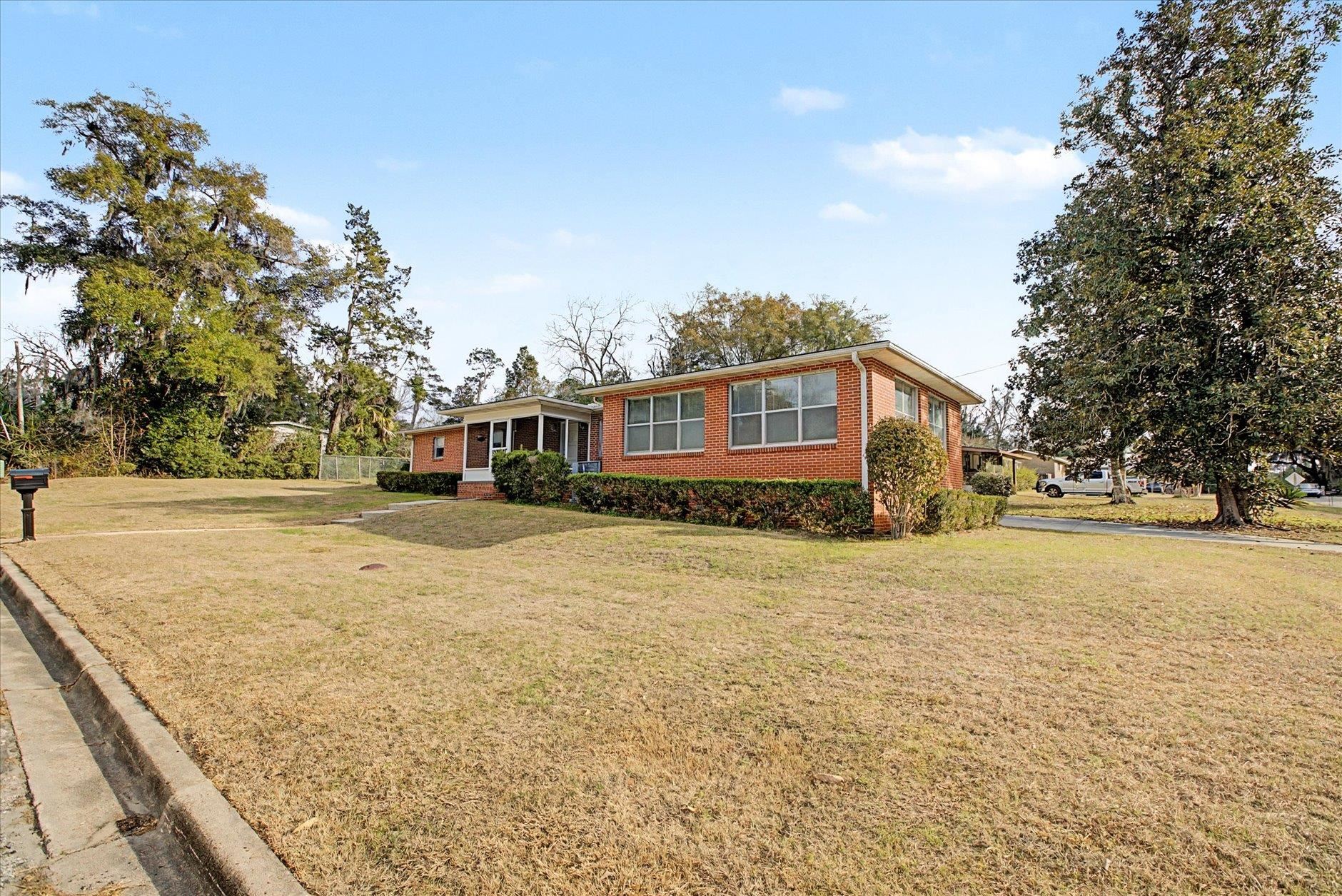 265 W Seminole Avenue