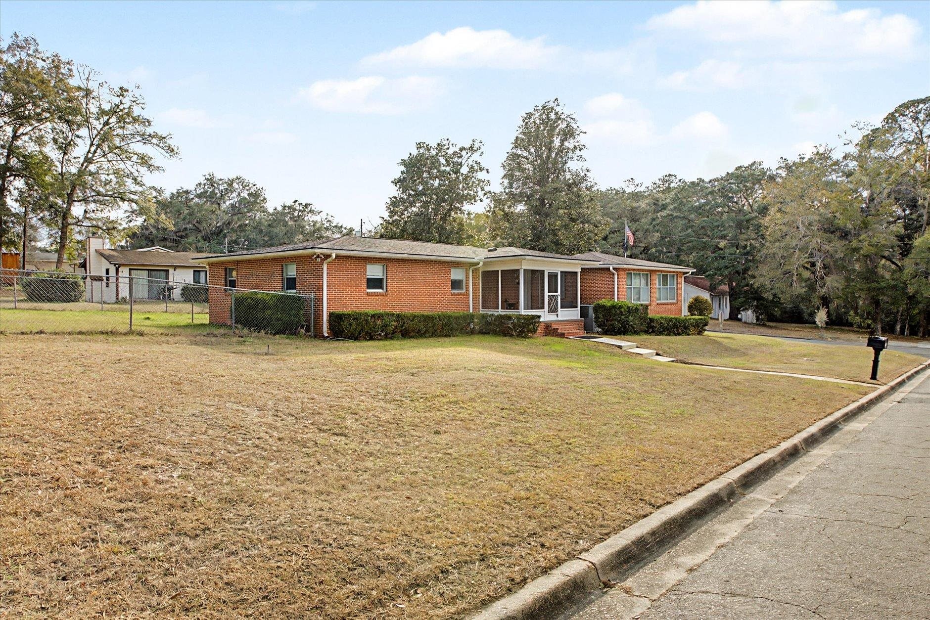 265 W Seminole Avenue