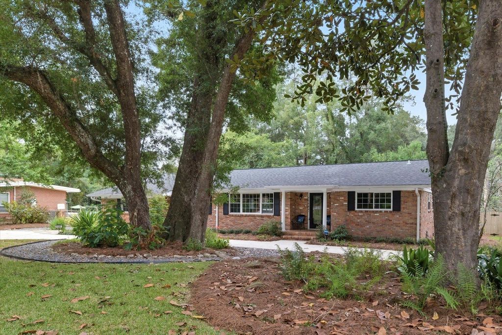 Photo of 1101 Waverly Road, Tallahassee, FL 32312 (MLS # 391179)