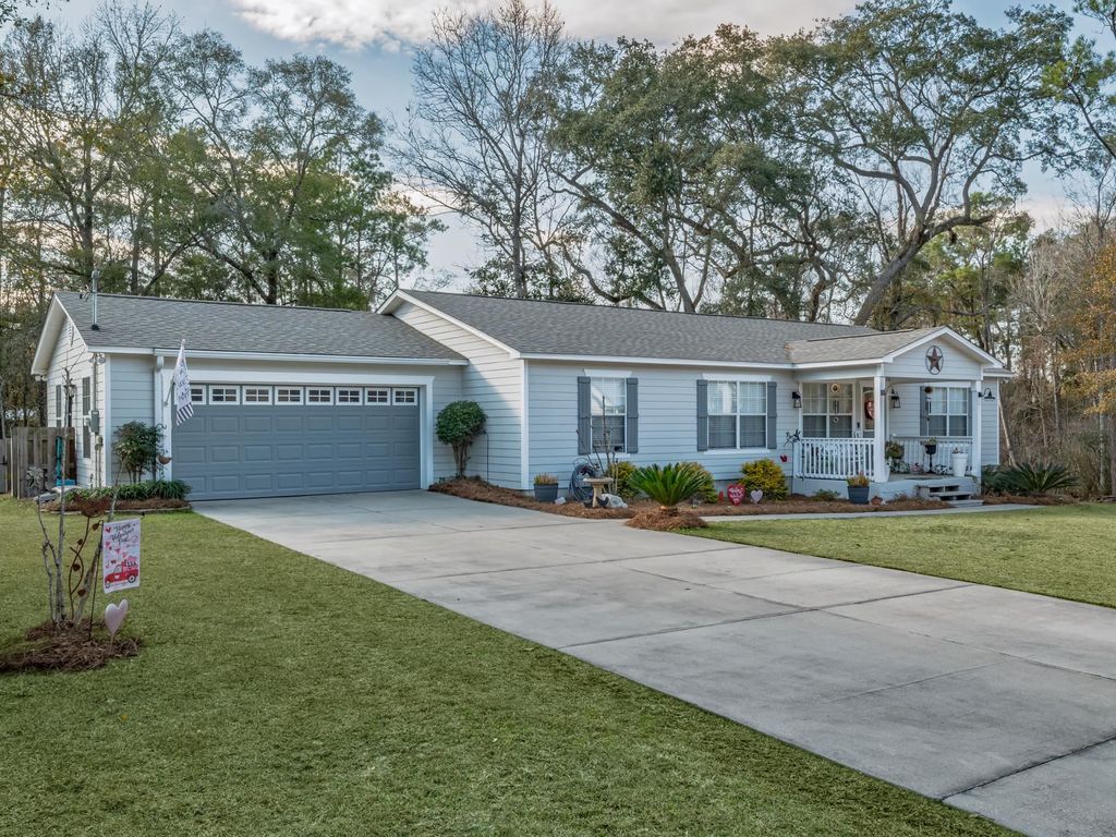 Photo of 139 Shadow Oak Circle, Crawfordville, FL 32327 (MLS # 396174)