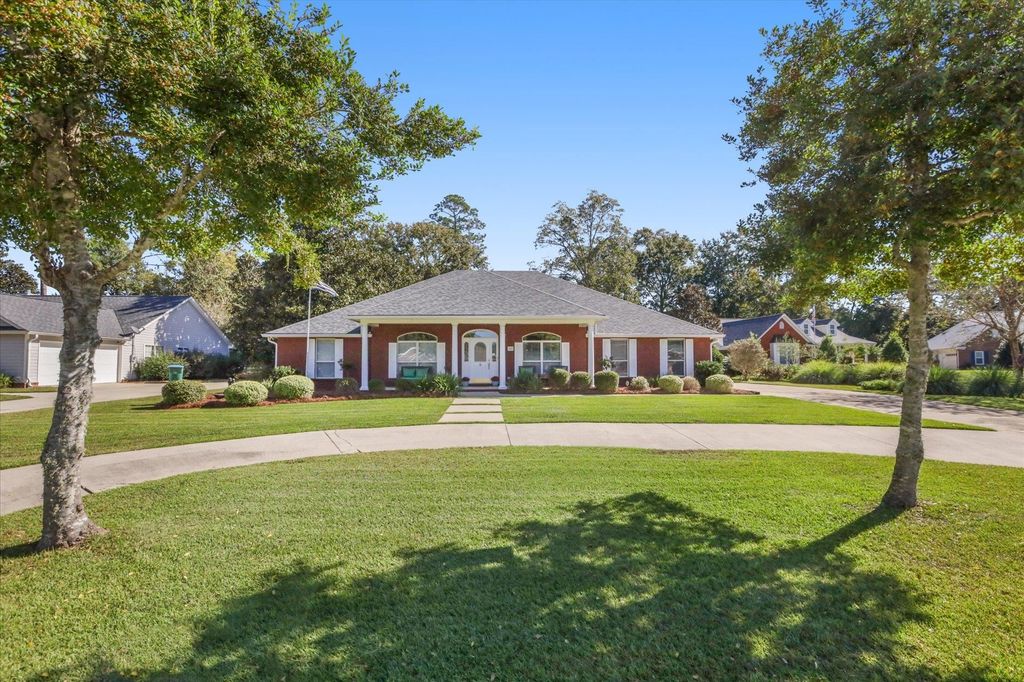 Photo of 107 Greenway Drive, Havana, FL 32333 (MLS # 392445)