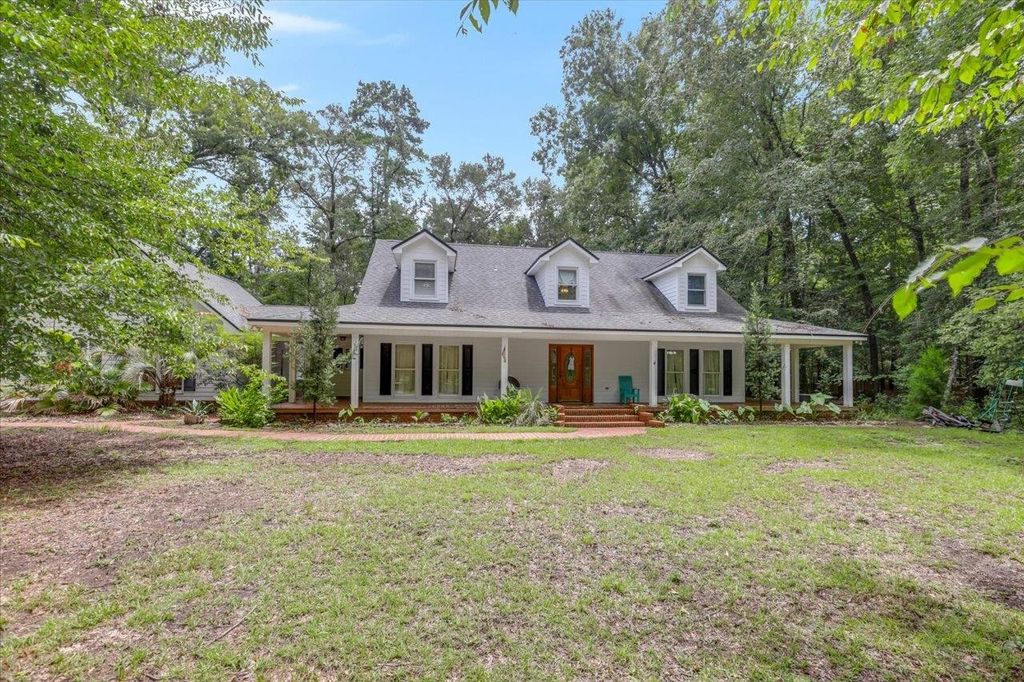 Photo of 385 Oakwood Trail, Crawfordville, FL 32327 (MLS # 393894)