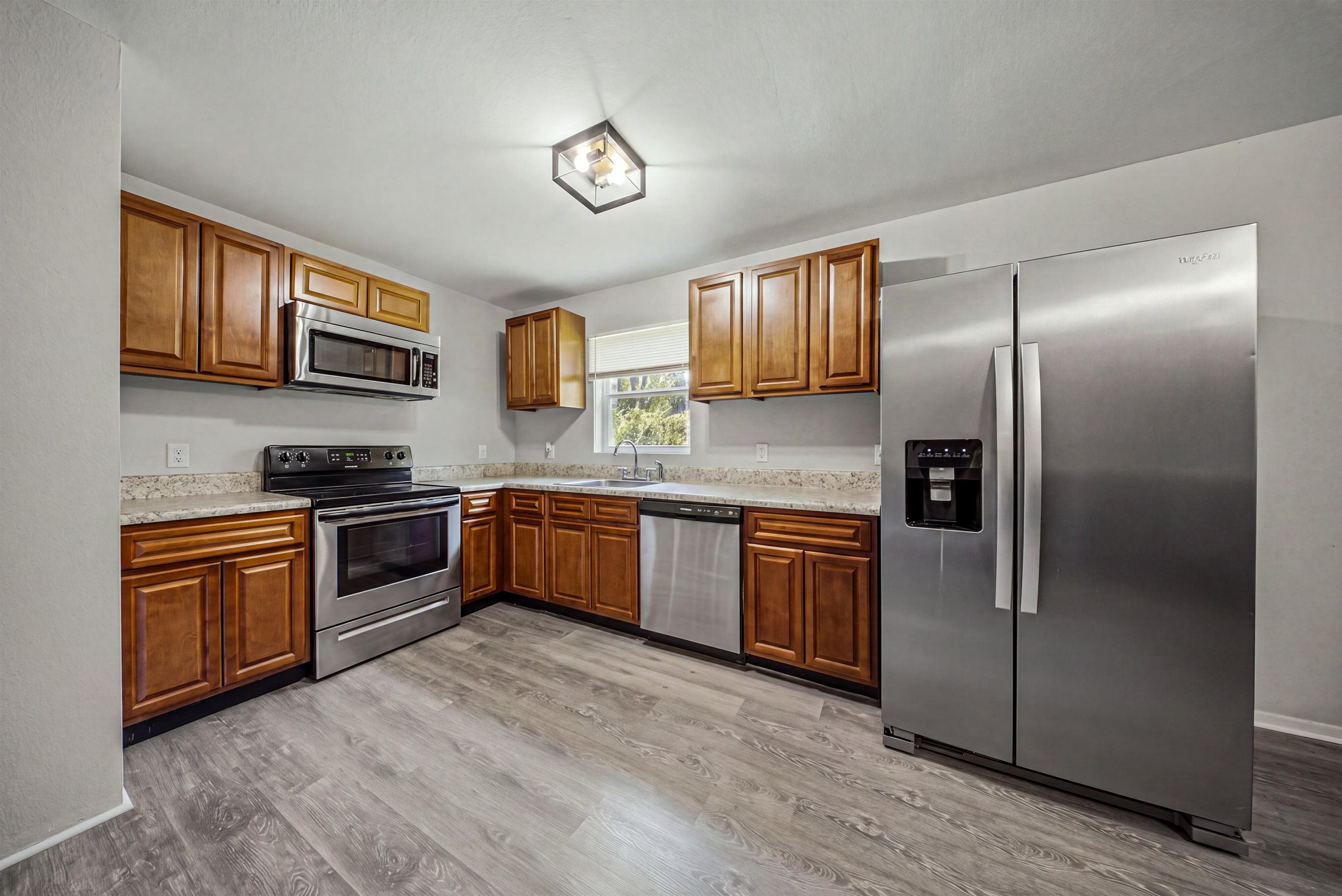1550 E WASHINGTON Street -