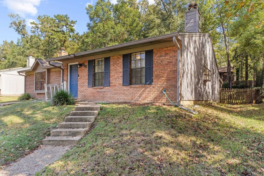 Photo of 215 W Whetherbine Way, Tallahassee, FL 32301 (MLS # 391768)