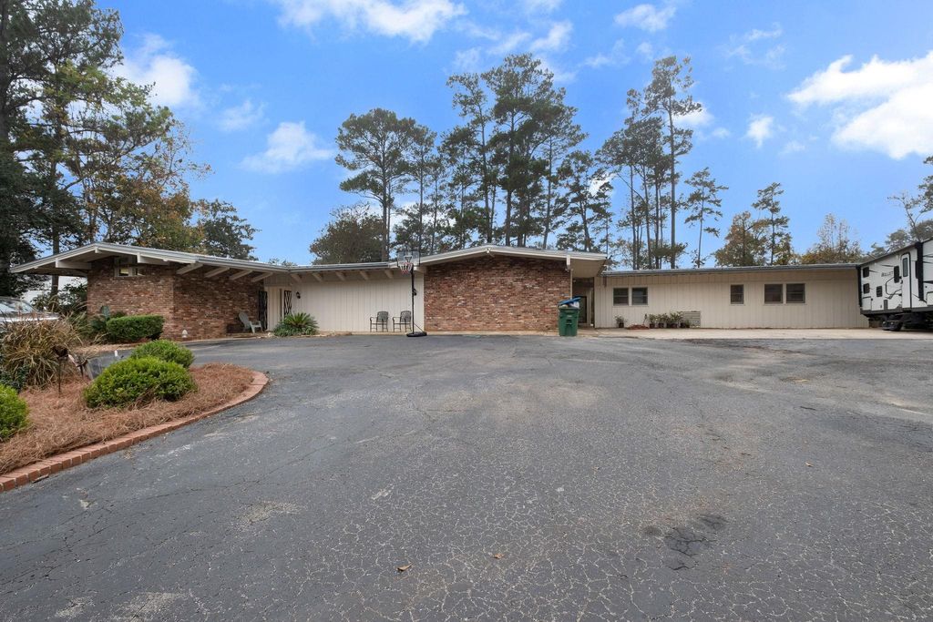 Photo of 867 Attapulgus Highway, Quincy, FL 32352 (MLS # 400199)