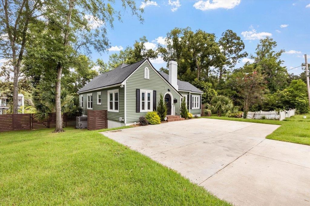 Photo of 420 E 6th Avenue, Tallahassee, FL 32303 (MLS # 393717)