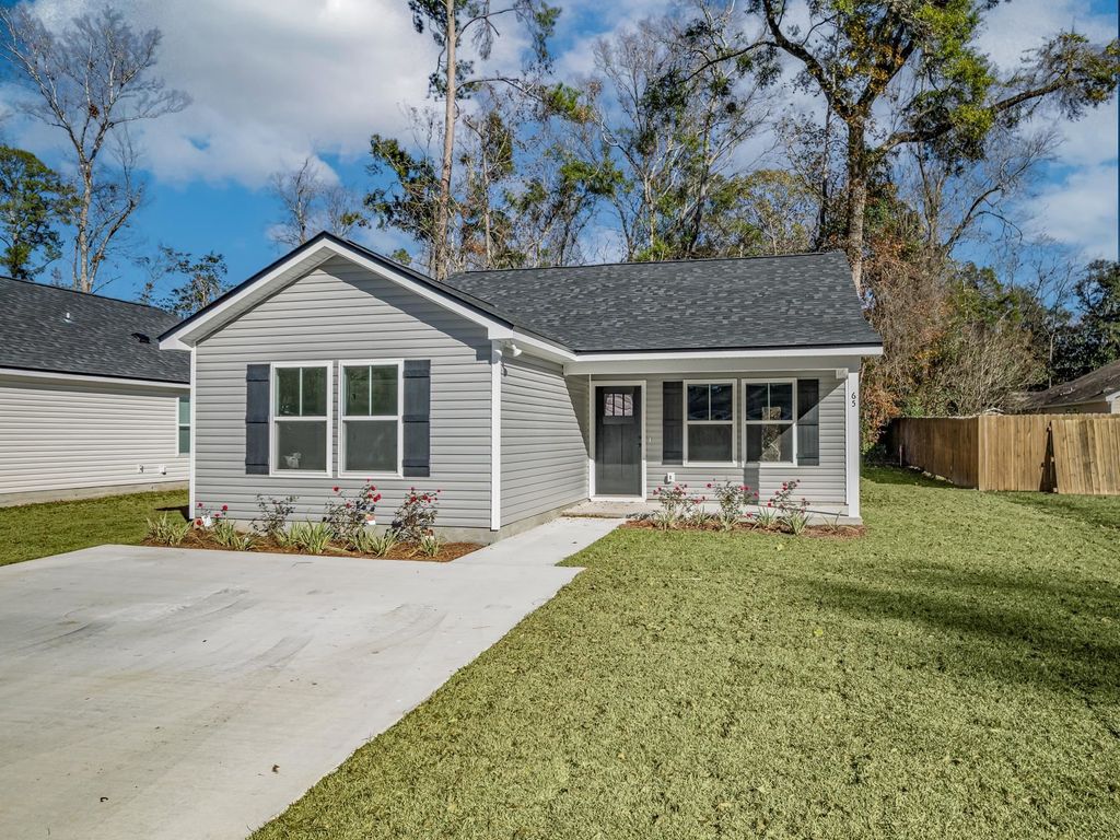 Photo of 66 Cochise Street, Crawfordville, FL 32327 (MLS # 399973)