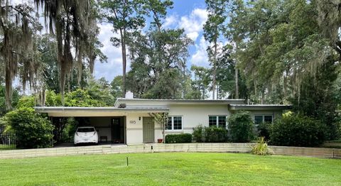 Photo of 1913 Old Fort Drive, Tallahassee, FL 32301 (MLS # 391107)