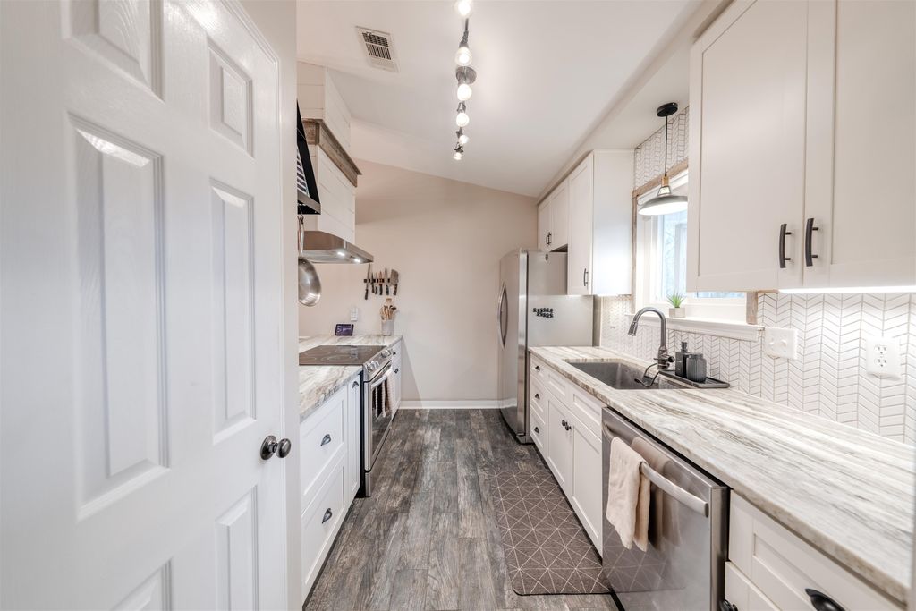 Photo of 2205 Paul Russell Circle, Tallahassee, FL 32301 (MLS # 394707)