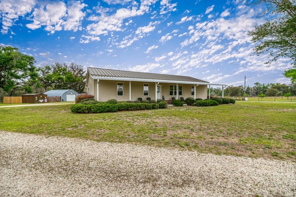 Photo of 332 NE Forsythia Way, Pinetta, FL 32350 (MLS # 399870)