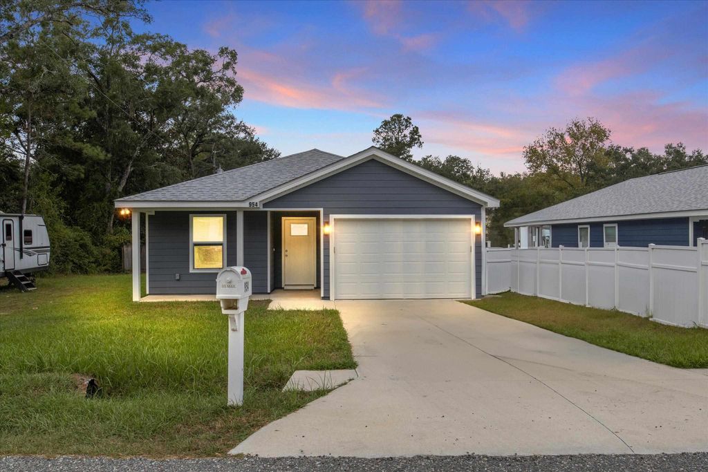 Photo of 954 Cap Tram Road, Tallahassee, FL 32317 (MLS # 392053)