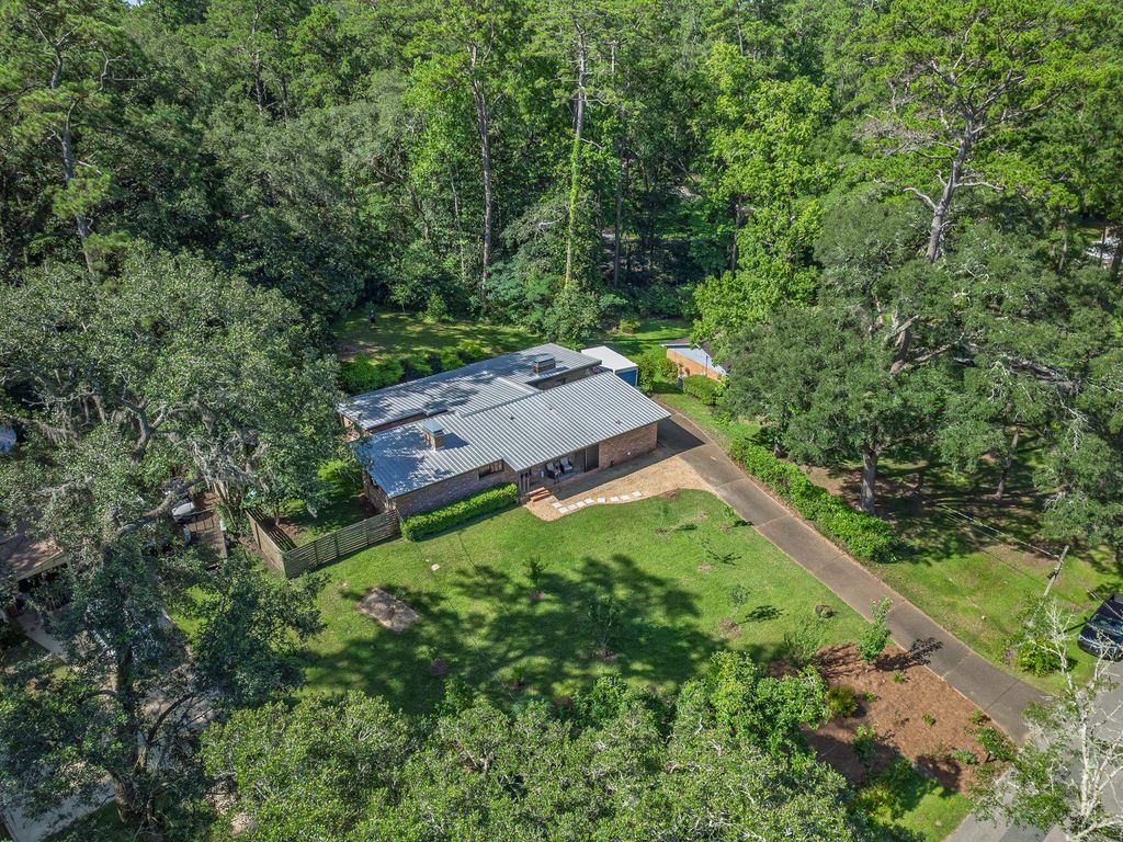 Photo of 503 Coldstream Drive, Tallahassee, FL 32312 (MLS # 401891)