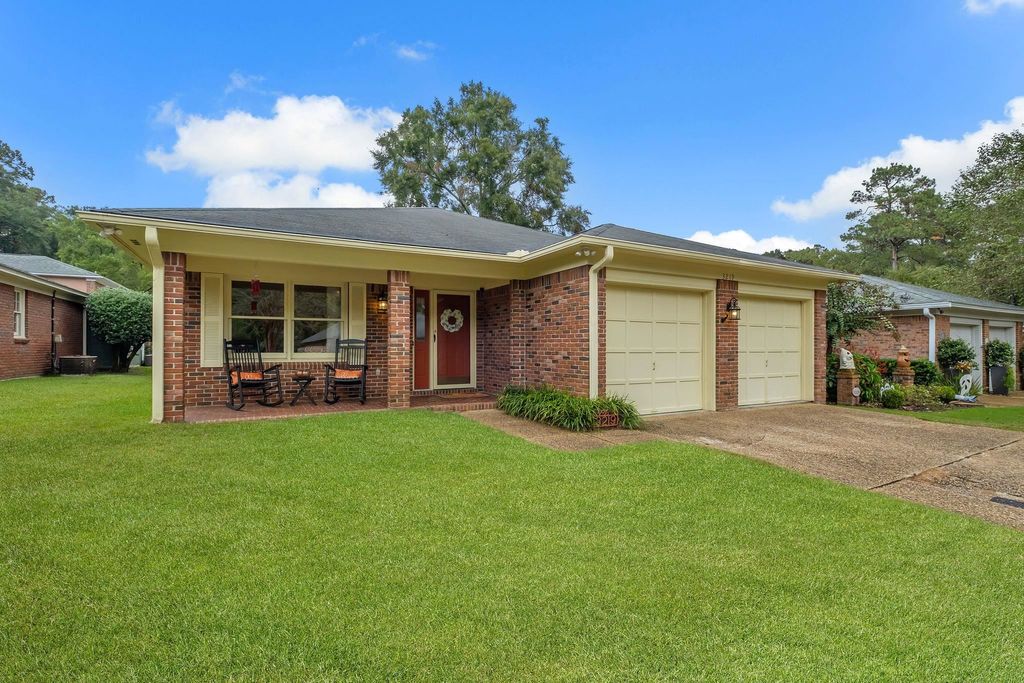 Photo of 3219 Rue De Lafitte Drive, Tallahassee, FL 32312 (MLS # 392881)