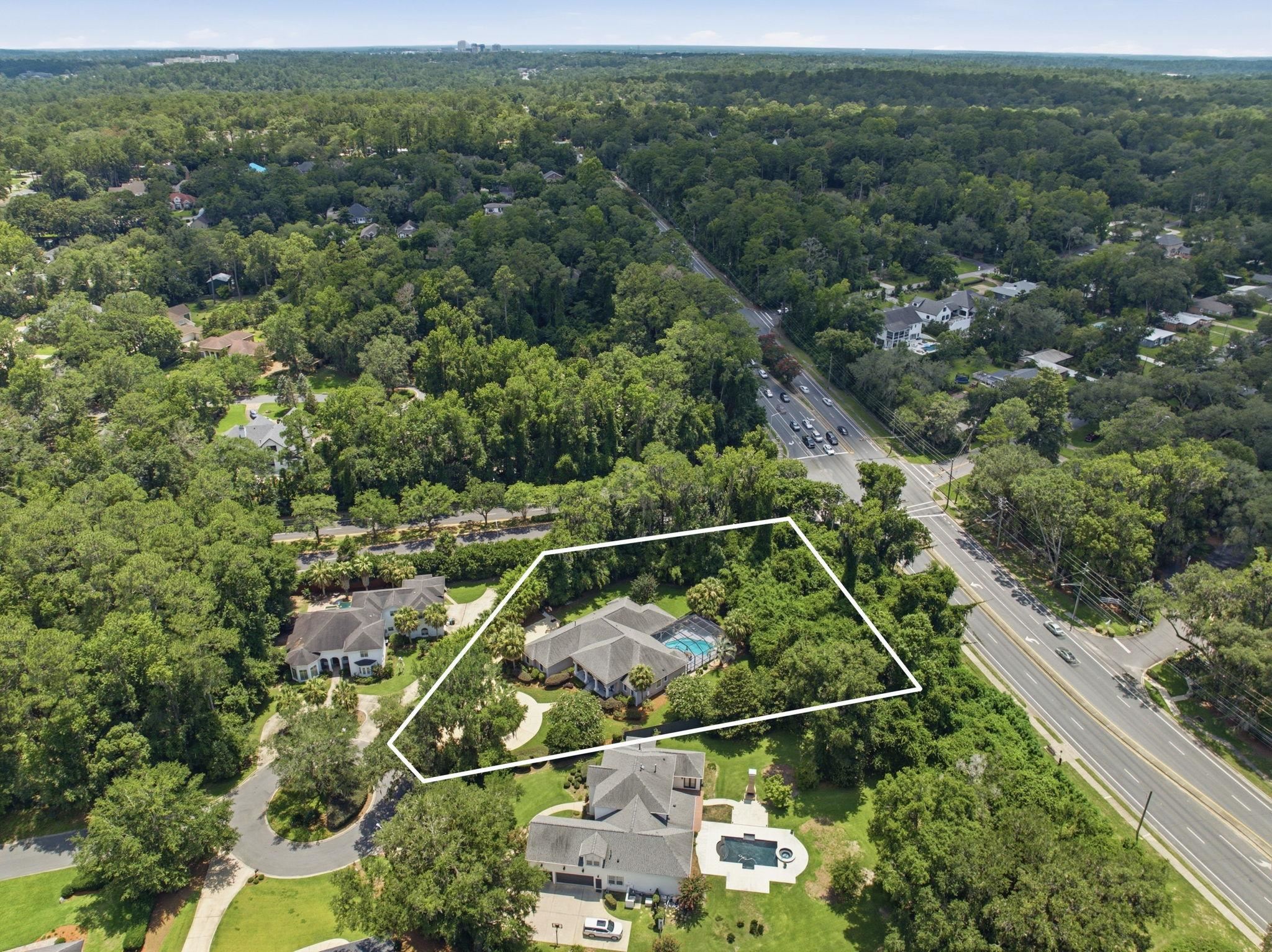 1305 W Rachel Lane