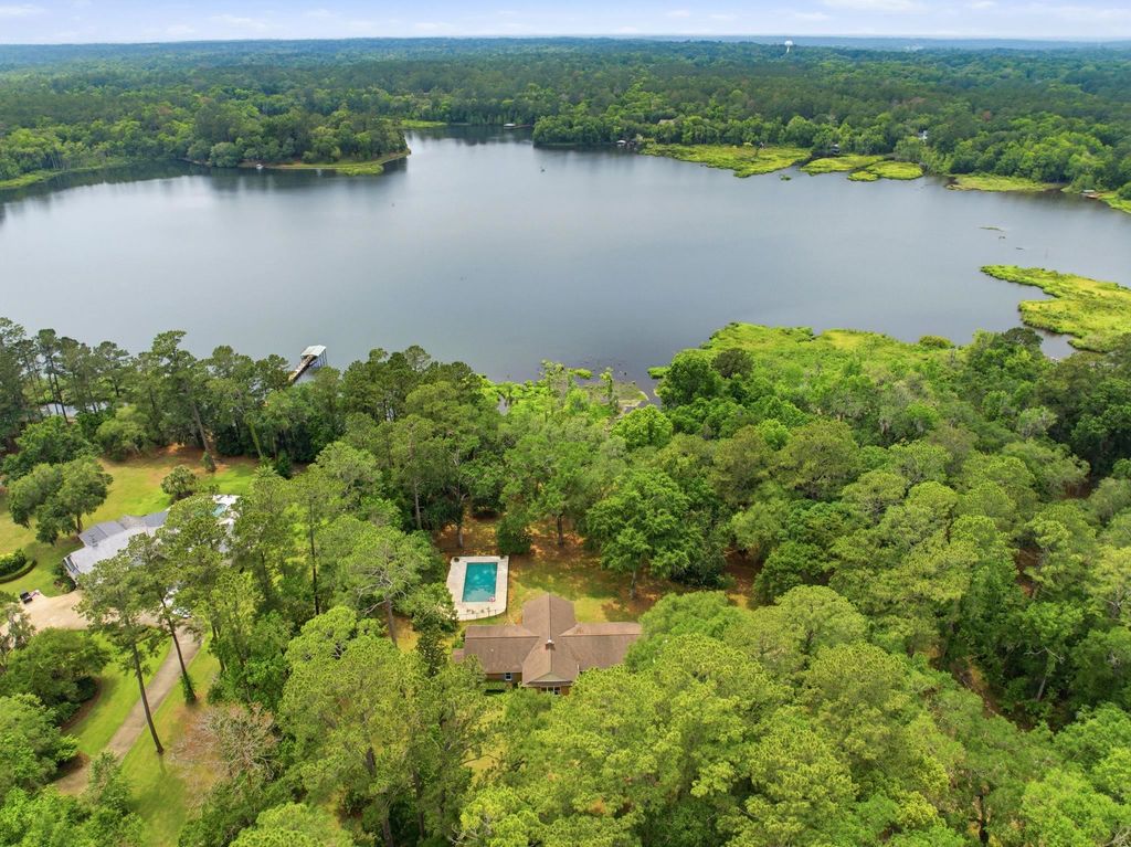 Photo of 6981 Duck Cove Road, Tallahassee, FL 32312 (MLS # 399893)