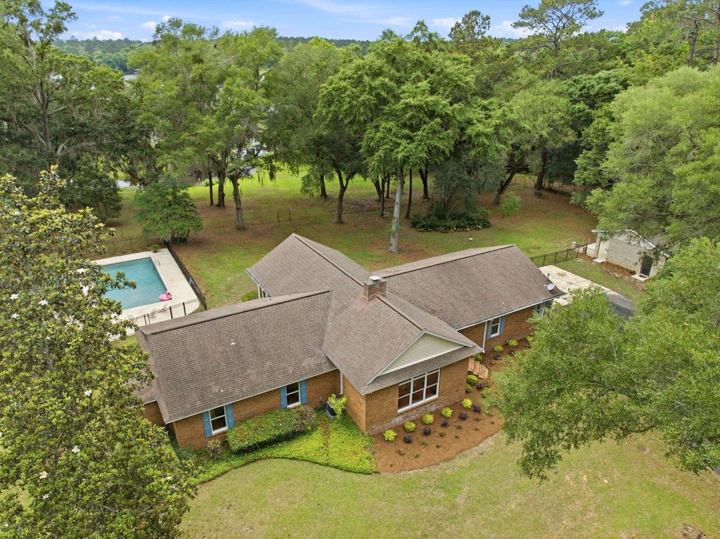 Photo of 6981 Duck Cove Road, Tallahassee, FL 32312 (MLS # 399893)
