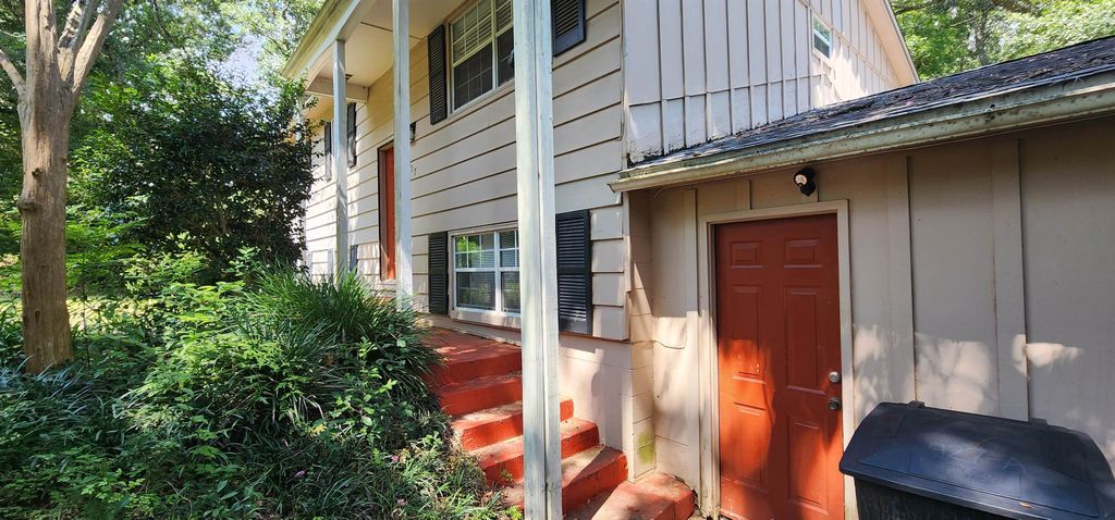 Photo of 927 HAWTHORNE APT B Street, Tallahassee, FL 32308 (MLS # 392058)