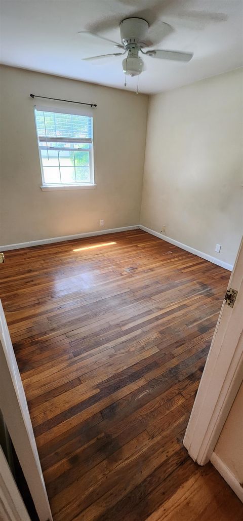 Tiny photo for 927 HAWTHORNE APT B Street, Tallahassee, FL 32308 (MLS # 392058)