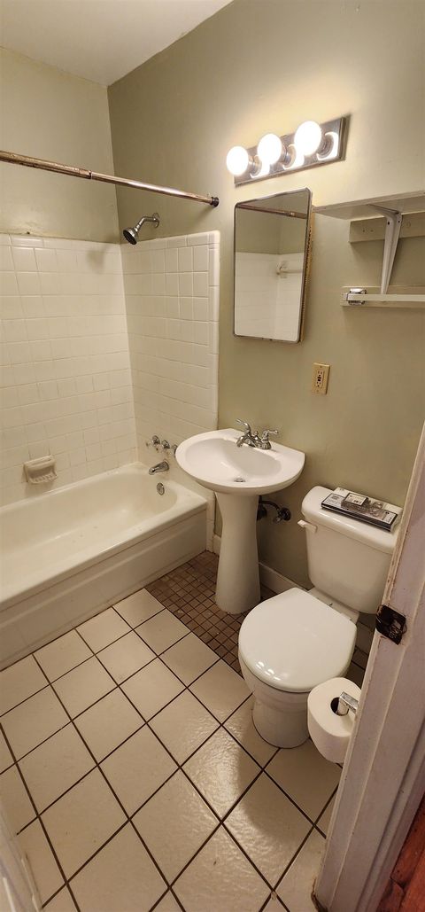 Tiny photo for 927 HAWTHORNE APT B Street, Tallahassee, FL 32308 (MLS # 392058)