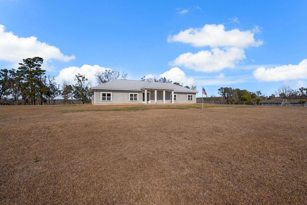 Photo of 925 HIAWATHA FARMS Road, Monticello, FL 32344 (MLS # 399015)