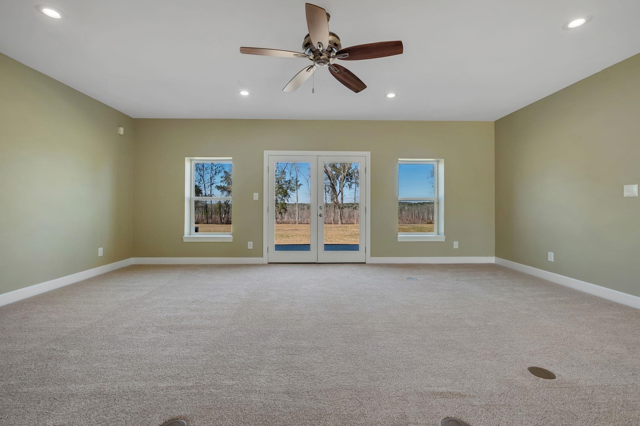 925 HIAWATHA FARMS Road