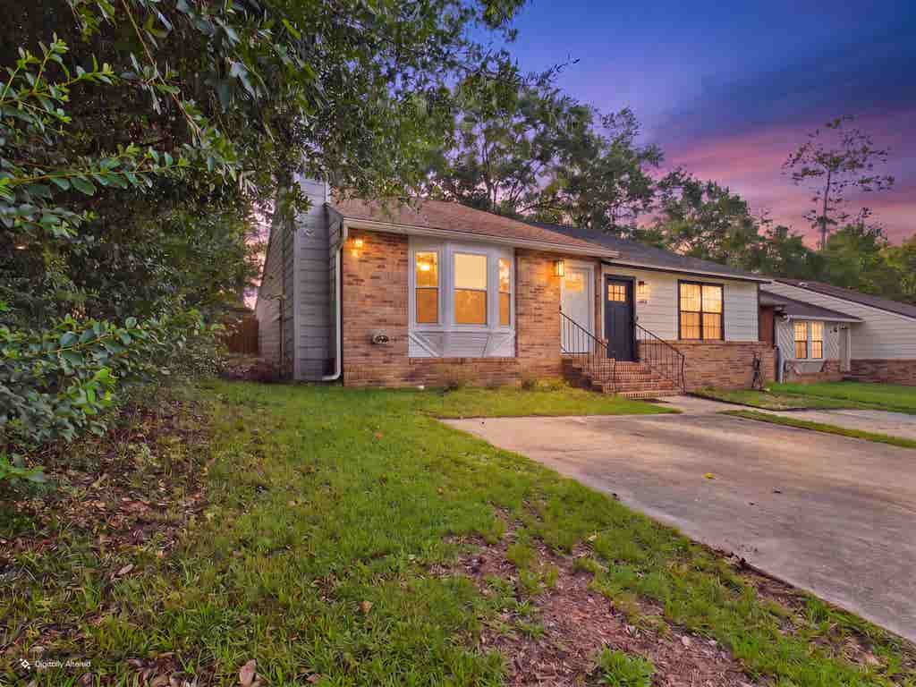 Photo of 102 Boardwalk Lane, Tallahassee, FL 32301 (MLS # 402007)