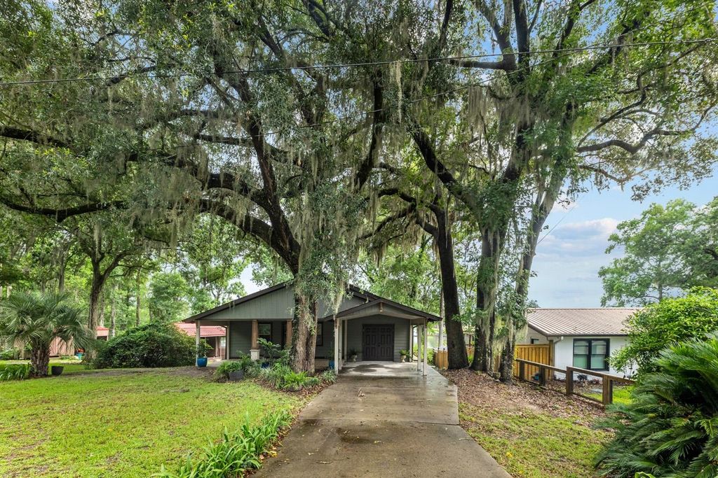 Photo of 24390 Lanier Street, Tallahassee, FL 32310 (MLS # 401631)
