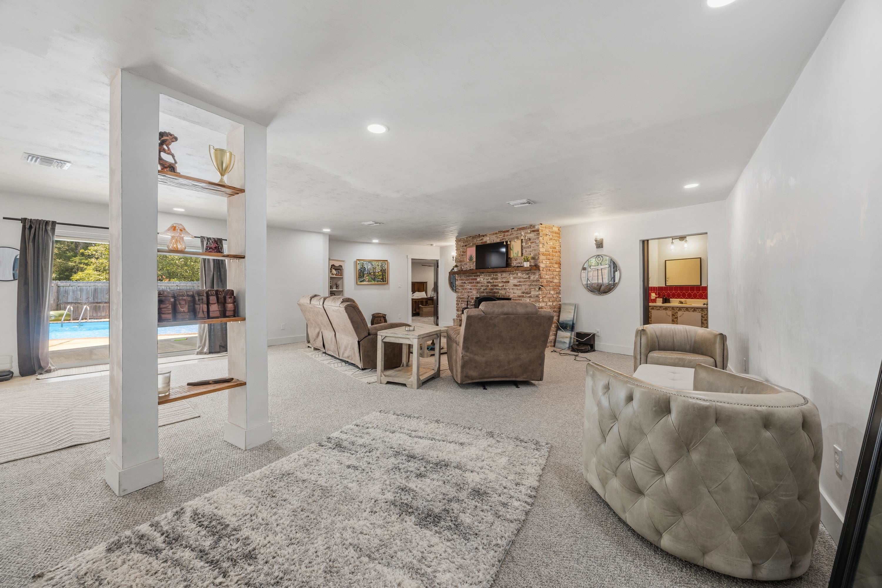 27 Hickory Avenue