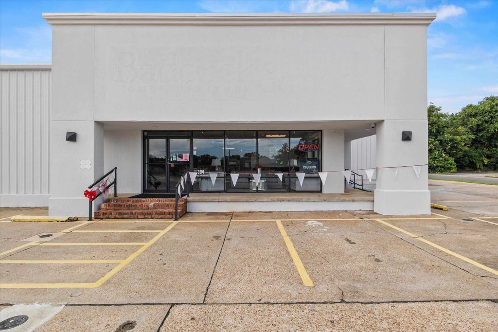 Photo of 304 W Jefferson Street, Quincy, FL 32351 (MLS # 389690)