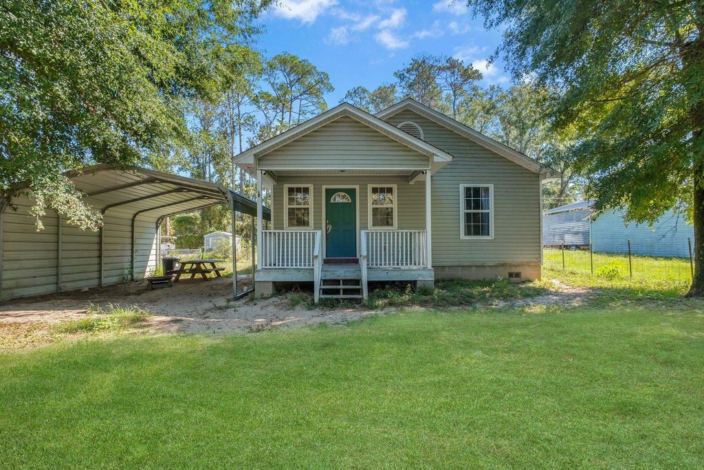Photo of 172 Mohave Road, Crawfordville, FL 32327 (MLS # 392343)