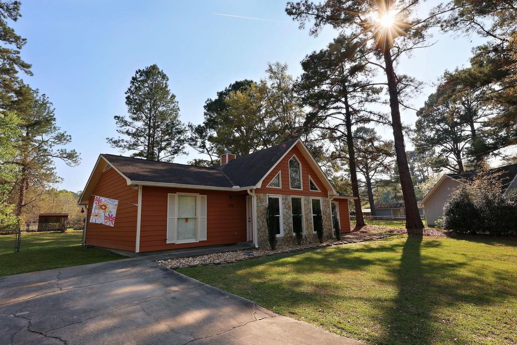 Photo of 106 Ayries Drive, Thomasville, GA 31792 (MLS # 397647)