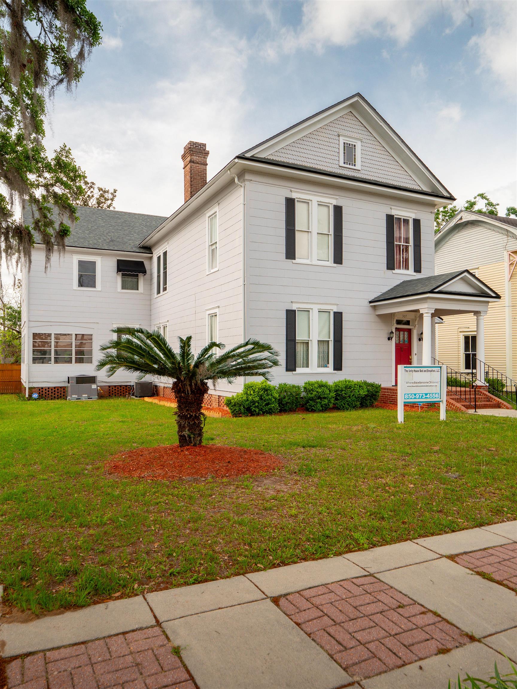 307 SW Dade Street