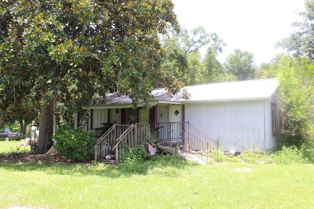 Photo of 626 SW Wyoming Avenue, Lamont, FL 32336 (MLS # 403097)
