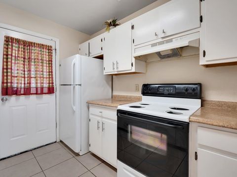 Tiny photo for 2221 S Timberwood Circle, Tallahassee, FL 32304 (MLS # 392676)