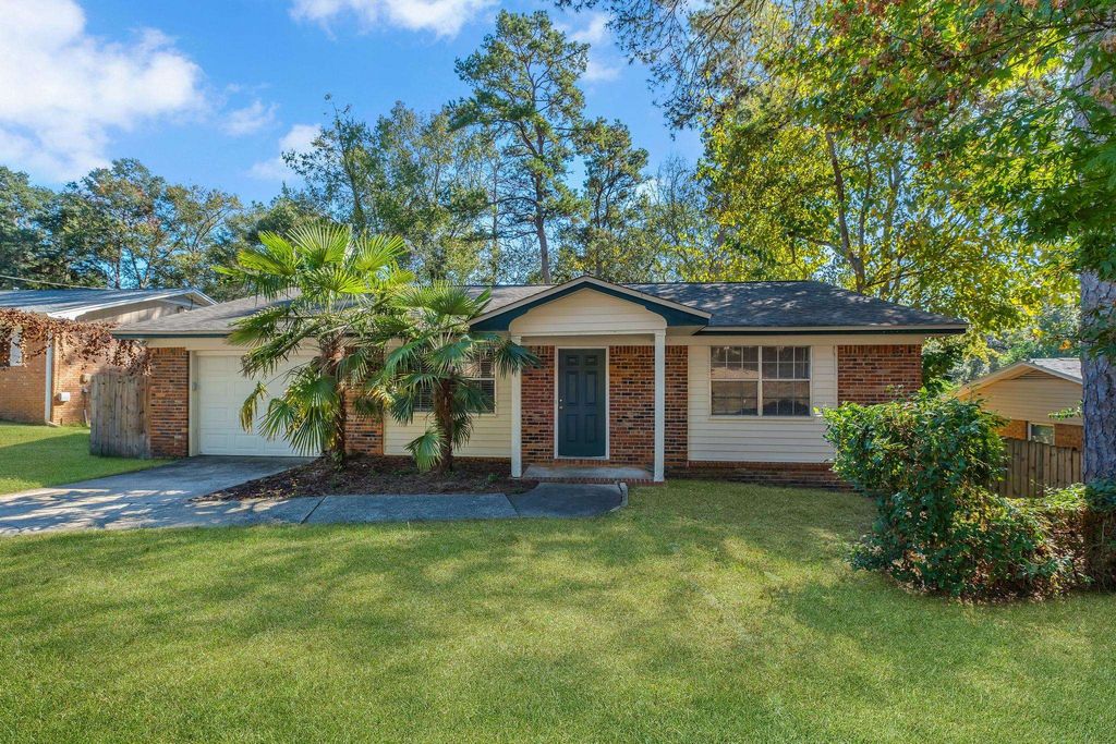 Photo of 2725 Bedford Way, Tallahassee, FL 32308 (MLS # 392898)