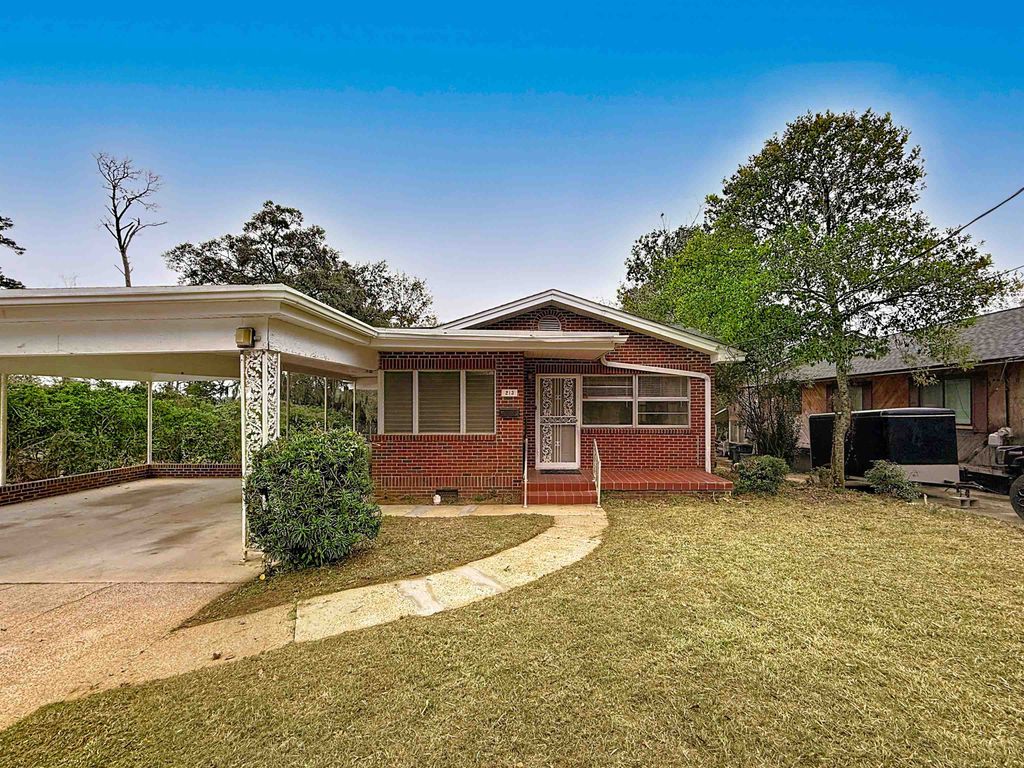 Photo of 213 Barbourville Drive, Tallahassee, FL 32301 (MLS # 395512)