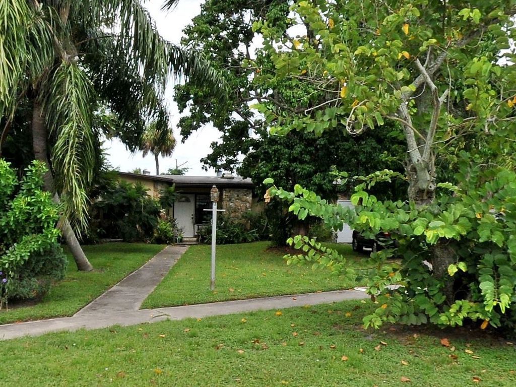 Photo of 490 SE Sandia Avenue, Other Florida, FL 34983 (MLS # 393961)