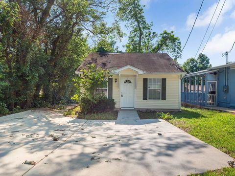 Tiny photo for 2222 Saint Marks Street, Tallahassee, FL 32310 (MLS # 398583)