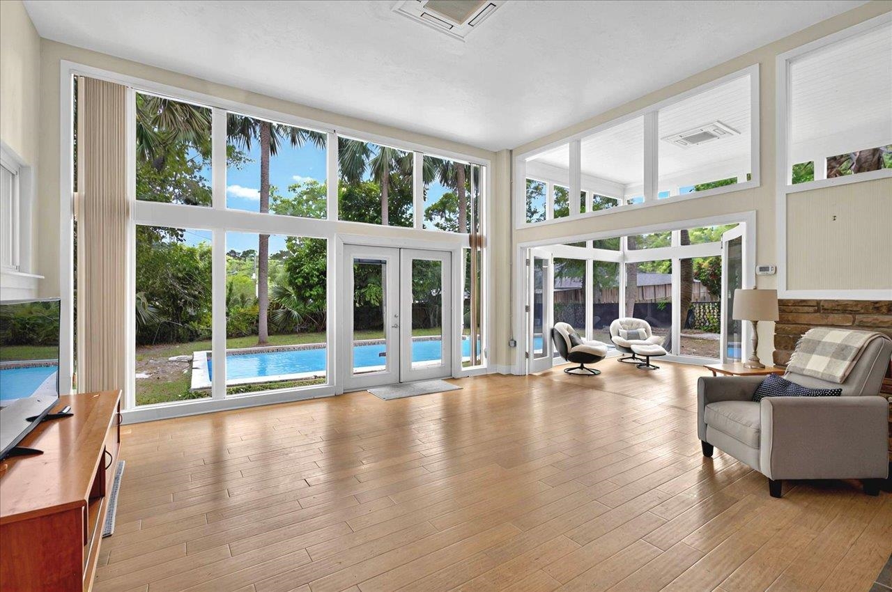 1205 GARDENIA Drive