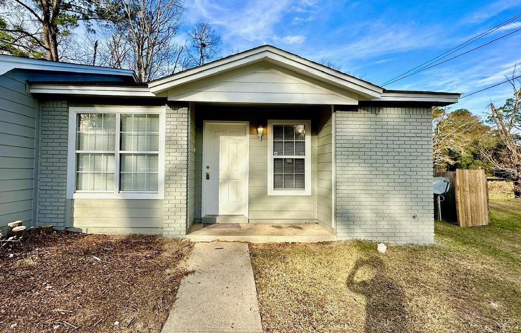 Photo of 2938 Greenon Lane, Tallahassee, FL 32304 (MLS # 393985)