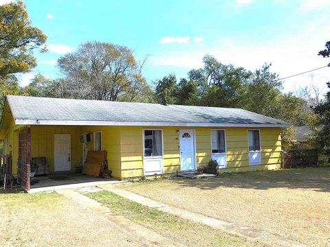 Tiny photo for 761 S Madison Street, Quincy, FL 32351 (MLS # 399273)
